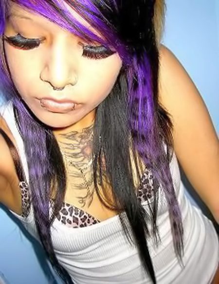 Sexy violet-haired emo girl porn photo